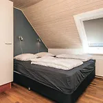 12 Person In Thyboron-by Traum * Thyborøn